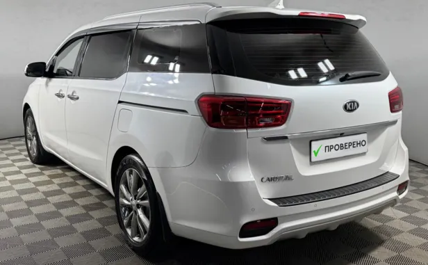 Kia Carnival