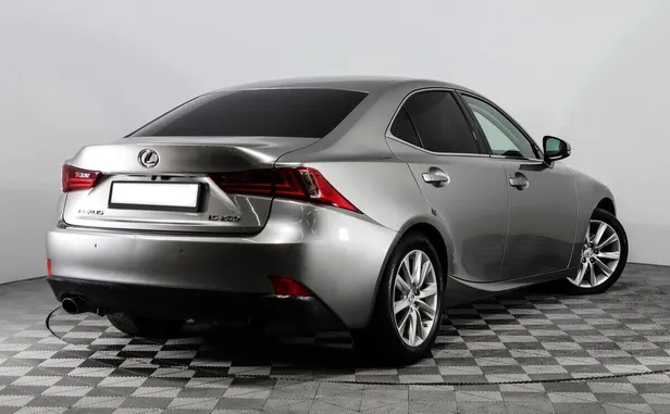 Lexus IS