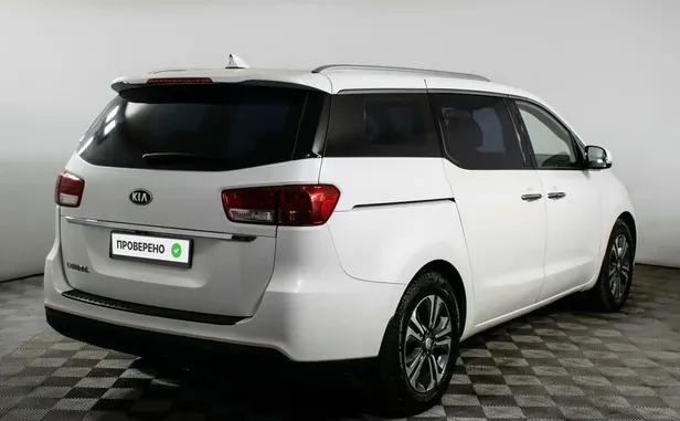 Kia Carnival
