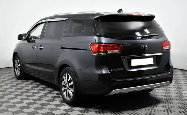 Kia Carnival