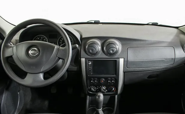 Nissan Almera
