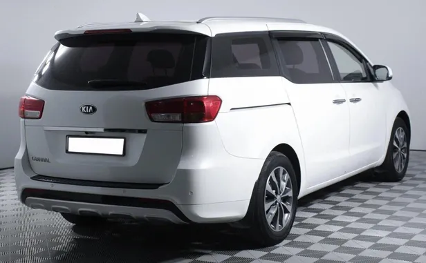 Kia Carnival
