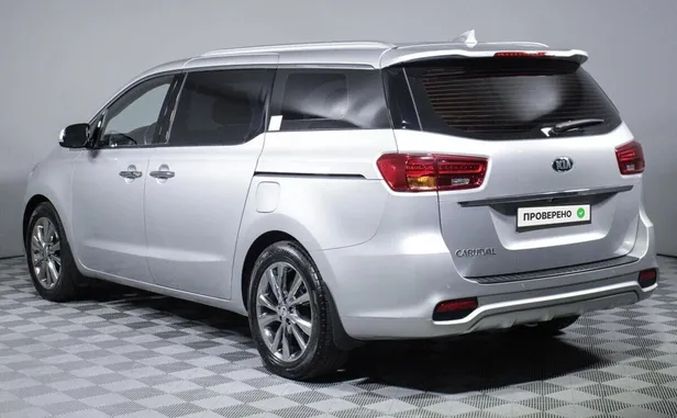 Kia Carnival